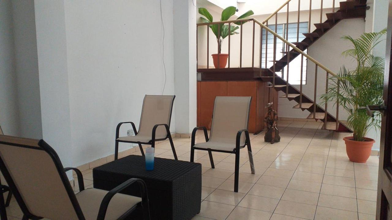 Hostal Los Heroes Antiguo Cuscatlán Buitenkant foto