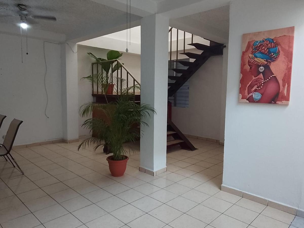Hostal Los Heroes Antiguo Cuscatlán Buitenkant foto